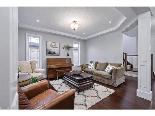 8 Zaduk Place, Guelph, ON - Indoor Photo Showing Living Room