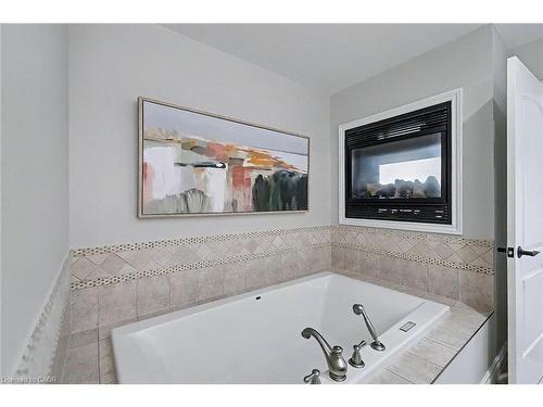 8 Zaduk Place, Guelph, ON - Indoor Photo Showing Bathroom