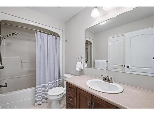 8 Zaduk Place, Guelph, ON - Indoor Photo Showing Bathroom