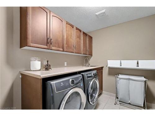 8 Zaduk Place, Guelph, ON - Indoor Photo Showing Laundry Room