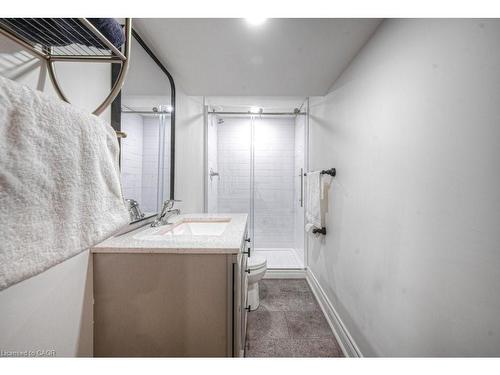 30 Dunbar Road S, Waterloo, ON - Indoor Photo Showing Bathroom