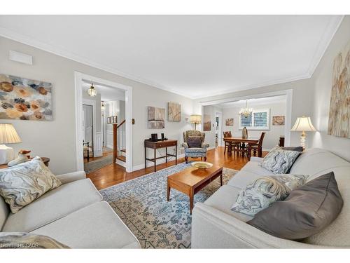 677 Powell Court, Burlington, ON - Indoor Photo Showing Living Room