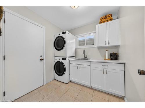 677 Powell Court, Burlington, ON - Indoor Photo Showing Laundry Room