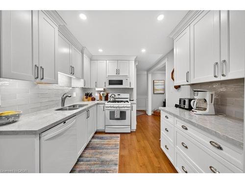 677 Powell Court, Burlington, ON - Indoor Photo Showing Kitchen With Double Sink With Upgraded Kitchen