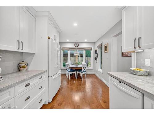 677 Powell Court, Burlington, ON - Indoor Photo Showing Kitchen