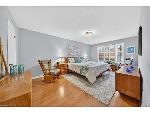 677 Powell Court, Burlington, ON - Indoor Photo Showing Bedroom