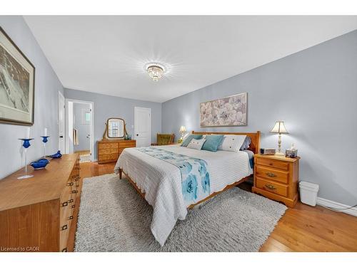 677 Powell Court, Burlington, ON - Indoor Photo Showing Bedroom