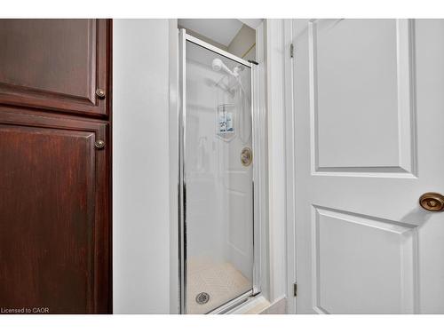 677 Powell Court, Burlington, ON - Indoor Photo Showing Bathroom