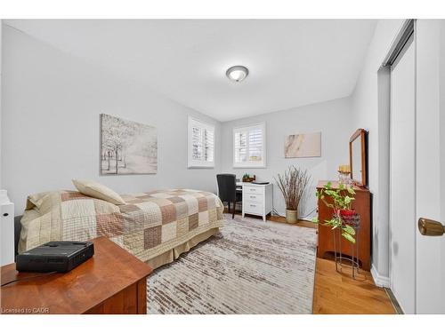 677 Powell Court, Burlington, ON - Indoor Photo Showing Bedroom