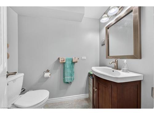 677 Powell Court, Burlington, ON - Indoor Photo Showing Bathroom