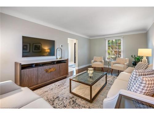 4 Upper Canada Drive, St. Catharines, ON - Indoor Photo Showing Living Room