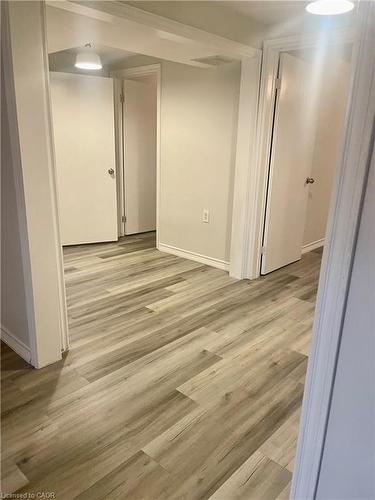 Bsmt-605 Mohawk Road, Hamilton, ON - Indoor Photo Showing Other Room