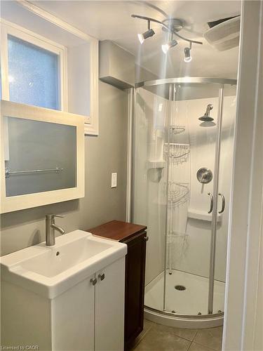 Bsmt-605 Mohawk Road, Hamilton, ON - Indoor Photo Showing Bathroom