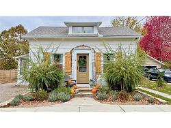 8 Mcnab Street W Port Dover, ON N0A 1N0