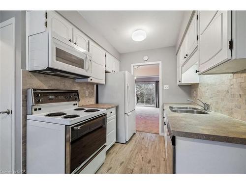 58-3029 Glencrest Road, Burlington, ON - Indoor Photo Showing Kitchen With Double Sink