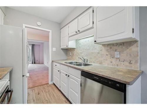 58-3029 Glencrest Road, Burlington, ON - Indoor Photo Showing Kitchen With Double Sink