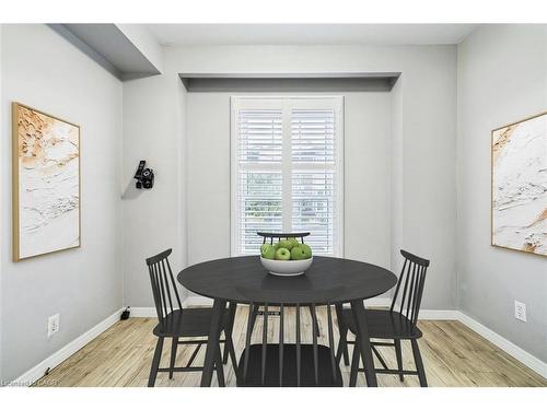 58-3029 Glencrest Road, Burlington, ON - Indoor Photo Showing Dining Room