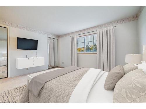 58-3029 Glencrest Road, Burlington, ON - Indoor Photo Showing Bedroom