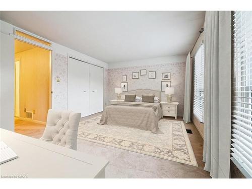 58-3029 Glencrest Road, Burlington, ON - Indoor Photo Showing Bedroom