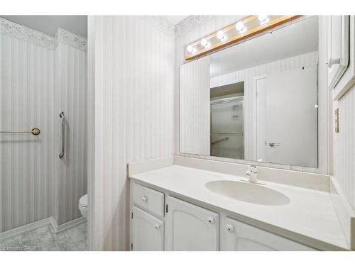 58-3029 Glencrest Road, Burlington, ON - Indoor Photo Showing Bathroom