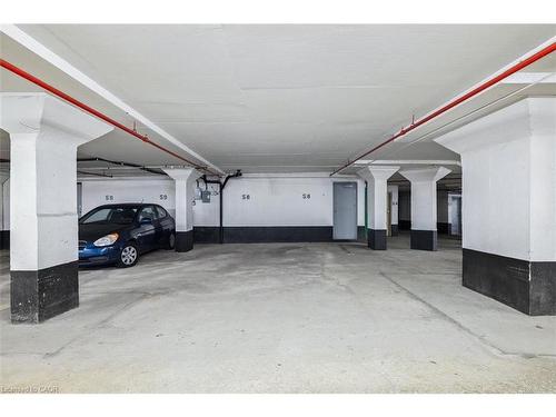 58-3029 Glencrest Road, Burlington, ON - Indoor Photo Showing Garage