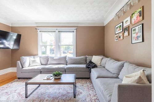 65 Banff Street, Caledonia, ON - Indoor Photo Showing Living Room