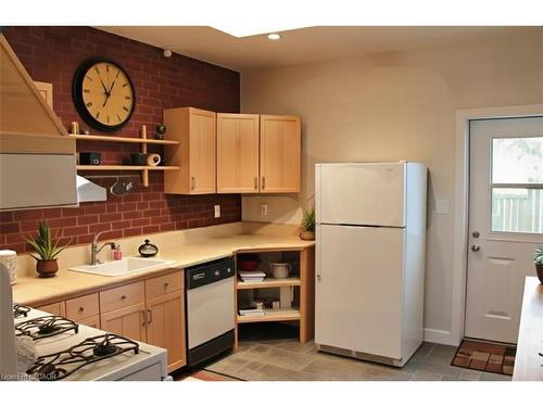 126 Park Street N, Hamilton, ON - Indoor Photo Showing Kitchen