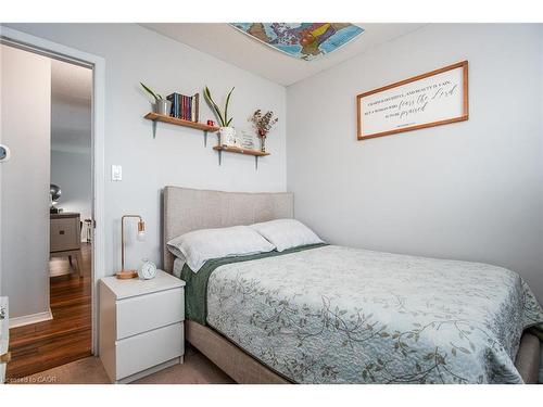 67 Pinemeadow Crescent, Waterloo, ON - Indoor Photo Showing Bedroom