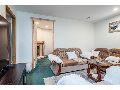 67 Pinemeadow Crescent, Waterloo, ON - Indoor Photo Showing Living Room