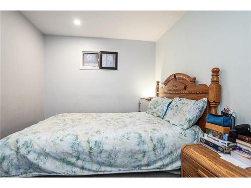 67 Pinemeadow Crescent, Waterloo, ON - Indoor Photo Showing Bedroom