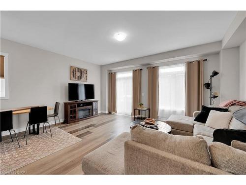 24-27 Rachel Drive, Stoney Creek, ON - Indoor Photo Showing Living Room