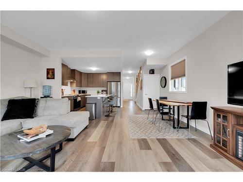 24-27 Rachel Drive, Stoney Creek, ON - Indoor Photo Showing Living Room