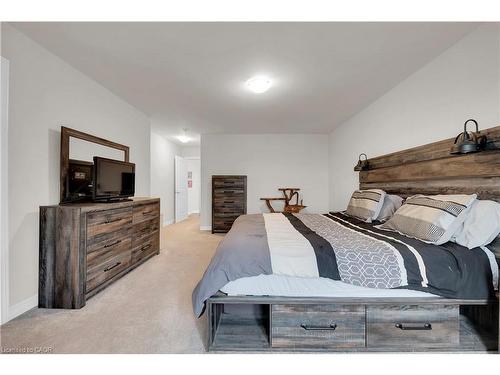 24-27 Rachel Drive, Stoney Creek, ON - Indoor Photo Showing Bedroom