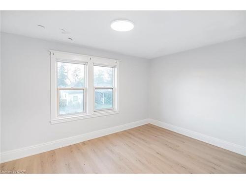 8 Leeds Street, Hamilton, ON - Indoor Photo Showing Other Room