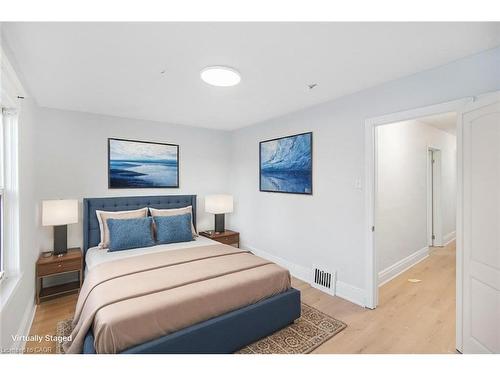 8 Leeds Street, Hamilton, ON - Indoor Photo Showing Bedroom