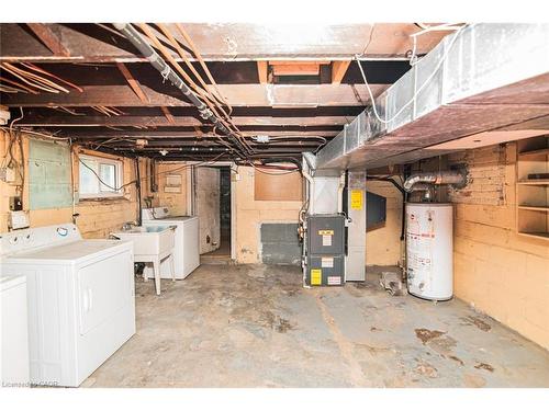 8 Leeds Street, Hamilton, ON - Indoor Photo Showing Laundry Room
