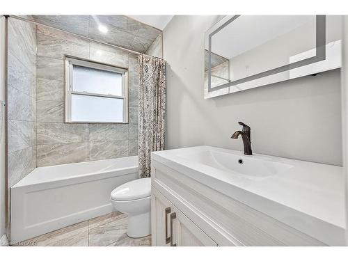 2298 Fassel Avenue, Burlington, ON - Indoor Photo Showing Bathroom
