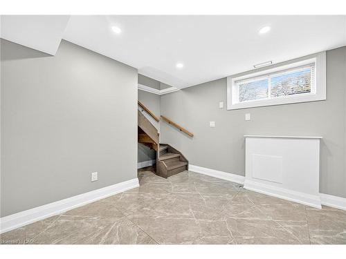 2298 Fassel Avenue, Burlington, ON - Indoor