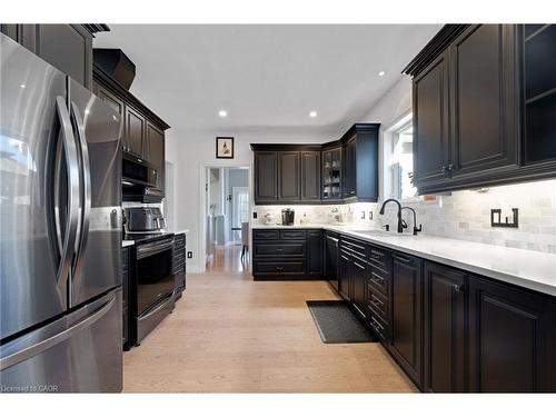 1295 Sheffield Road, Cambridge, ON - Indoor Photo Showing Kitchen With Upgraded Kitchen