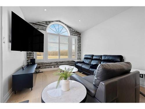 1295 Sheffield Road, Cambridge, ON - Indoor Photo Showing Living Room