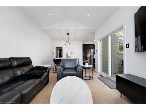 1295 Sheffield Road, Cambridge, ON - Indoor Photo Showing Living Room