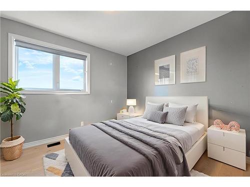 1295 Sheffield Road, Cambridge, ON - Indoor Photo Showing Bedroom