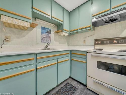 34 Belwood Crescent, Kitchener, ON - Indoor Photo Showing Kitchen