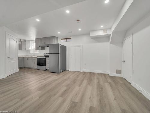 34 Belwood Crescent, Kitchener, ON - Indoor Photo Showing Kitchen