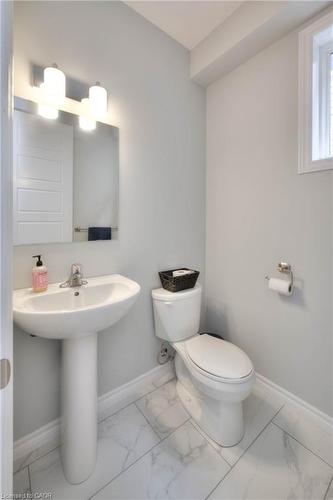 40-47 Gleason Crescent, Kitchener, ON - Indoor Photo Showing Bathroom
