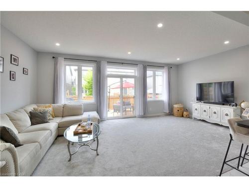 40-47 Gleason Crescent, Kitchener, ON - Indoor Photo Showing Living Room