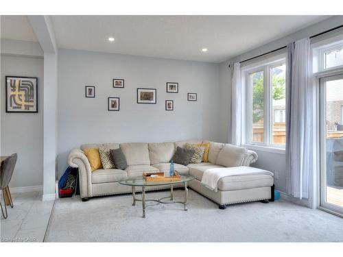 40-47 Gleason Crescent, Kitchener, ON - Indoor Photo Showing Living Room