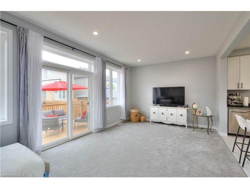 40-47 Gleason Crescent, Kitchener, ON - Indoor Photo Showing Living Room