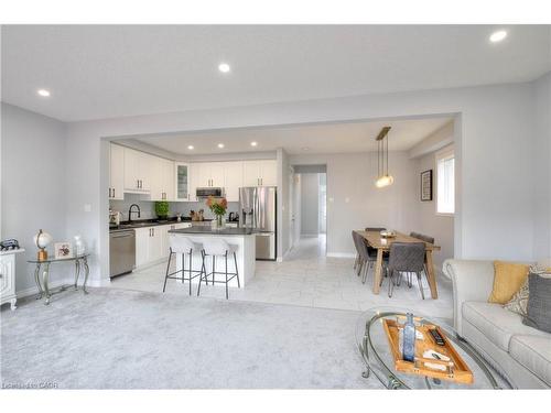 40-47 Gleason Crescent, Kitchener, ON - Indoor Photo Showing Living Room