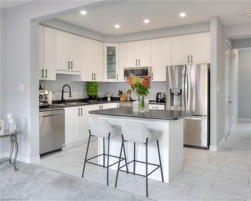 40-47 Gleason Crescent, Kitchener, ON - Indoor Photo Showing Kitchen With Stainless Steel Kitchen With Upgraded Kitchen